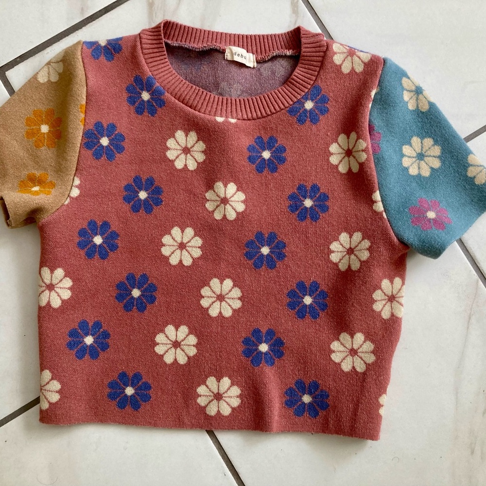 Debut super cute daisy crop knit top - Picture 3 of 4
